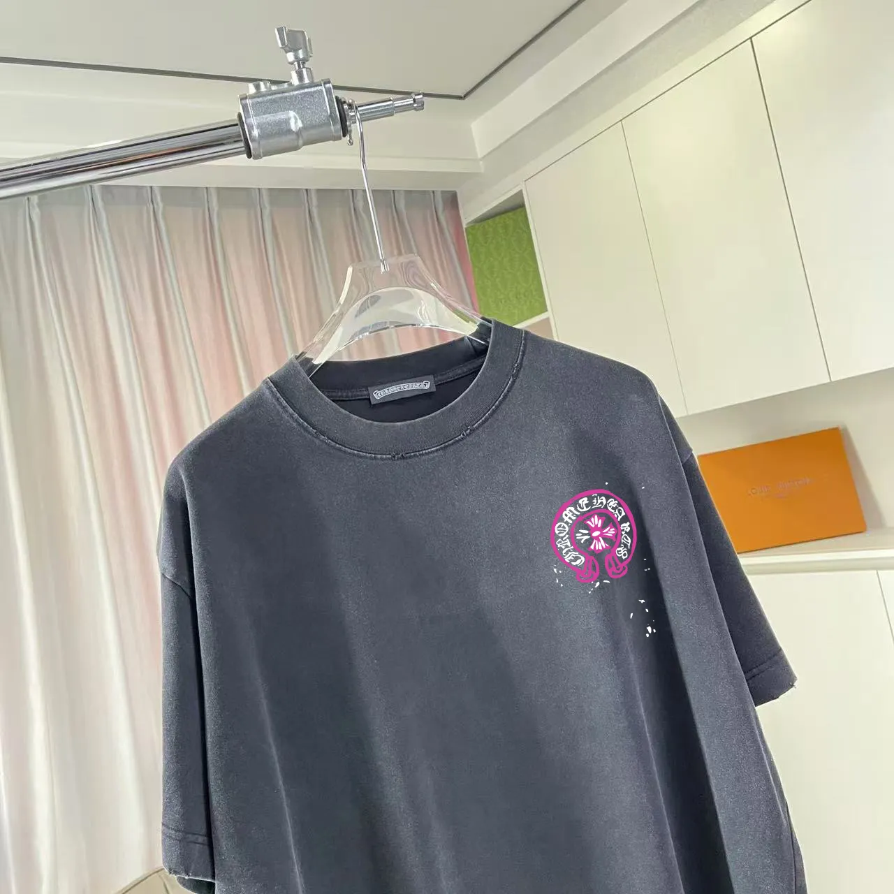 🅿️190 ch Crow* 2025 summer new style, washed, distressed, spray-painted, Sanskrit cross print, short-sleeved T-shirt, customized fabric 320g, same style for men and women, size: S M L XL XXL five sizes, color: black, gray, gradient black, gradient red